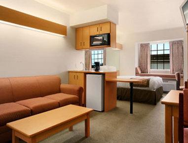 Microtel Inn & Suites By Wyndham Алтъс Екстериор снимка